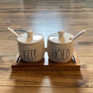 Keep and hold containers